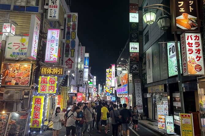 4 Hours Shibuya - Shinjuku Night Tour - Godzilla Square and the photo magnets near the station