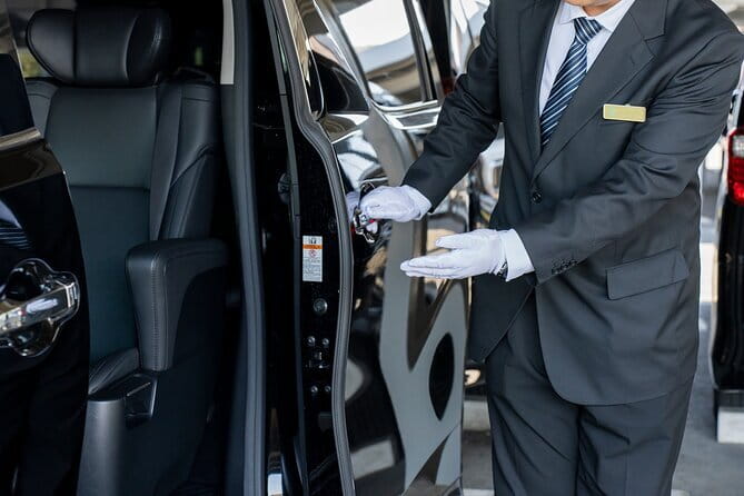 Airport Shuttle Arrival Transfer : from Haneda Airport to Tokyo City - From Haneda customs to your hotel, without the Tokyo maze