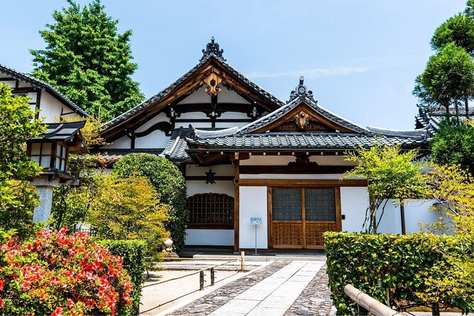 Arashiyama from Kyoto: Private & Personalized with a Local Guide - Jojakko-ji and the mossy pagoda viewpoints