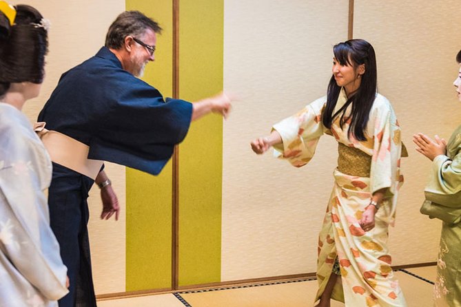Authentic Geisha Performance with Dinner in Tokyo - Drink Options, Smoking Rules, and Dining Comfort