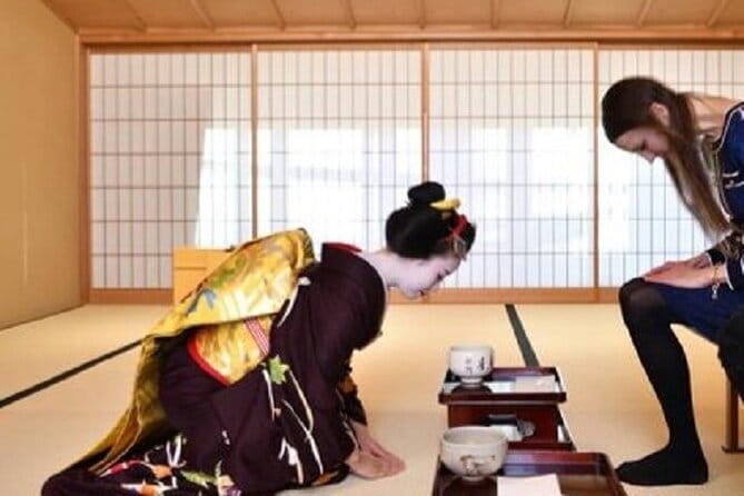 Authentic Kyoto Gion Geisha/Maiko Cultural Experience - Inside the tatami room: maiko or geiko, conversation, and live performance