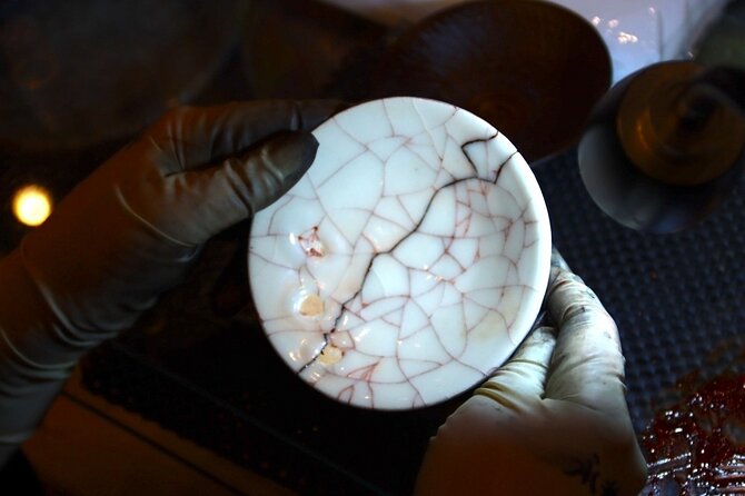 Authentic Pure Gold Kintsugi Workshop with Master Taku in Tokyo - Choose your kintsugi option: natural gold, black and gold, or Yobitugi