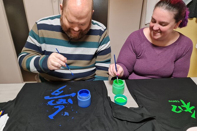 Calligraphy on T-shirt or lantern near Skytree Tokyo - Painting on fabric or a lantern: what the ink process feels like