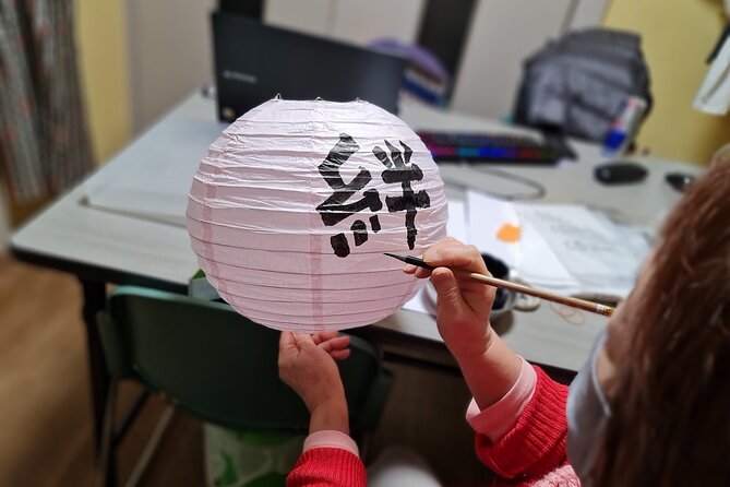 Calligraphy on T-shirt or lantern near Skytree Tokyo - The “instruction” style, and how to judge if it fits you