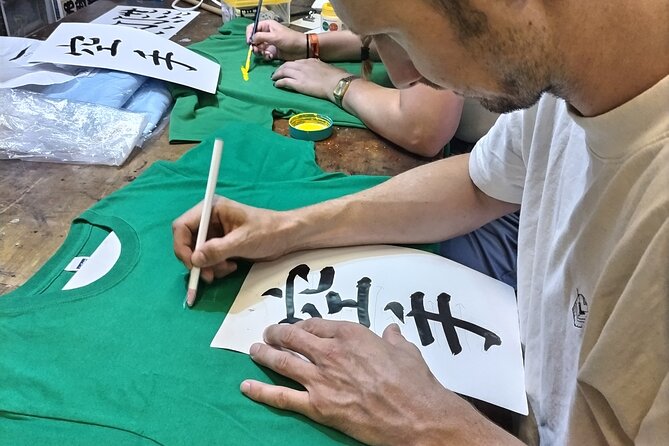 Calligraphy on T-shirt or lantern near Skytree Tokyo - Sketching with chalk pencil: the step that saves your result