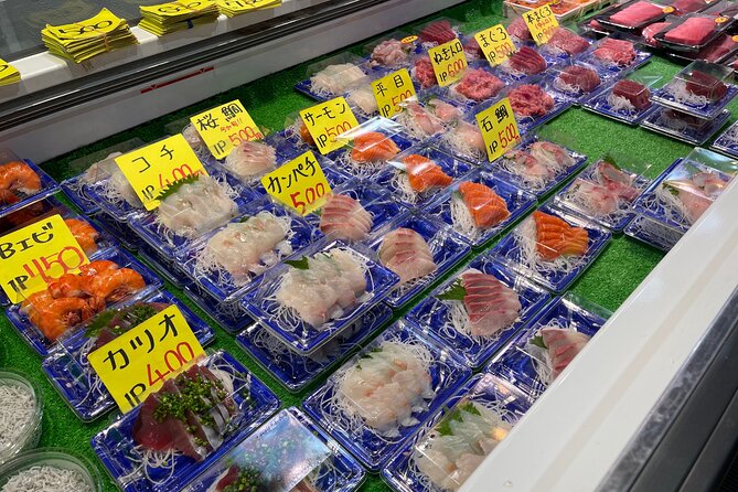 Classic Tsukiji Food Tour - Tsukiji Outer Market: where the seafood vendors still make Tsukiji itself
