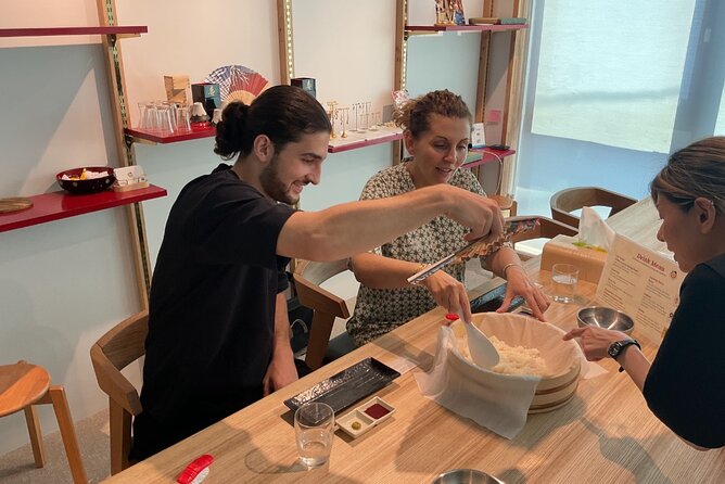 Cozy Tokyo Class: Ramen, Sushi, Sake Pairing & Cultural Exchange - Ramen + Sushi (or Gyoza): A Simple Way to Learn Japanese Cooking