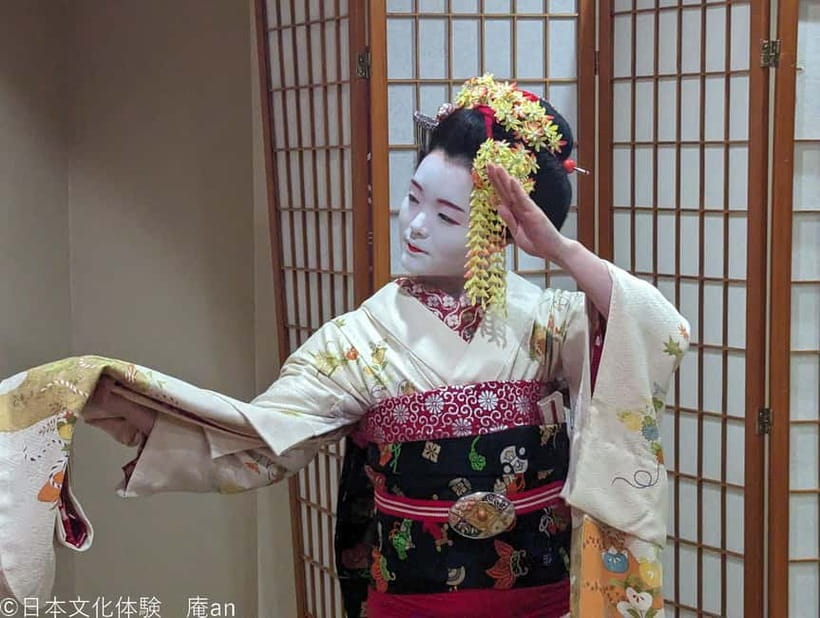 Dance and Game with Maiko - The Maiko Game: Participation, Clapping, and Fun in Plain View