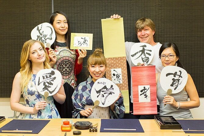 Daruma Workshop by Making your Own Japanese Souvenir in Shinjuku - Tea and snacks: why the break makes this workshop special
