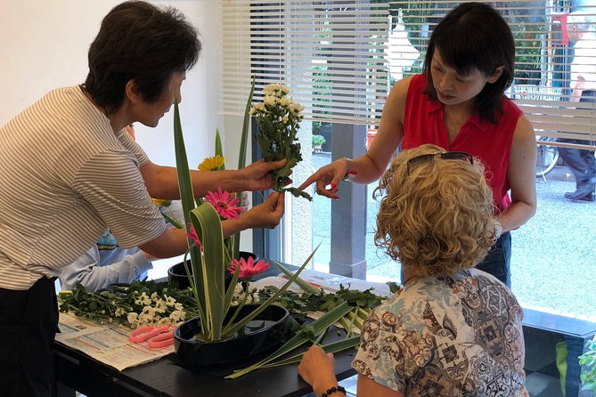Discover the Art of Ikebana in Tokyo’s Historic Yanaka District - The Yanaka walk: Yanaka Ginza, cemetery, shrine, and Yuyake Dandan