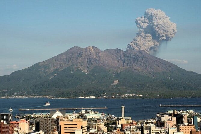 Discover the Wonders of Sakurajima Half Day Tour in Kagoshima - Nagisa Foot Bath Park: 100 meters of iron-rich hot spring relief