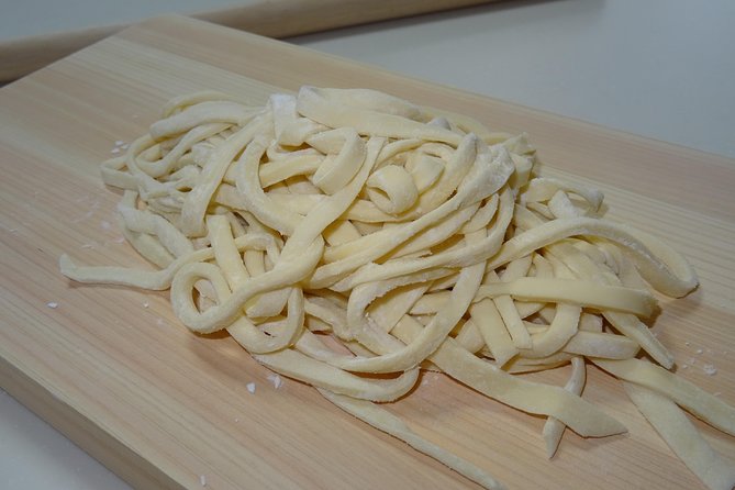 Experience all of Japanese culture and Japanese food experience classes "origami, udon, Japanese food, green tea, calligraphy" in 4 hours - Udon Making: From Materials to Completion, Including the Foot Step