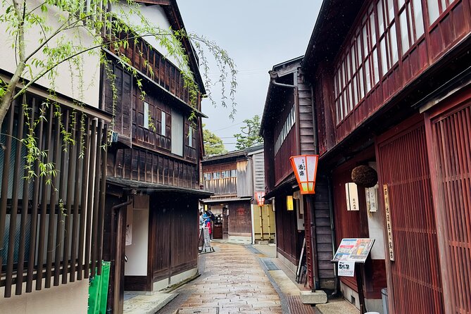 Explore Kanazawa Half Day Private Tour with Local Guide - A private, local Kanazawa day with Yuri