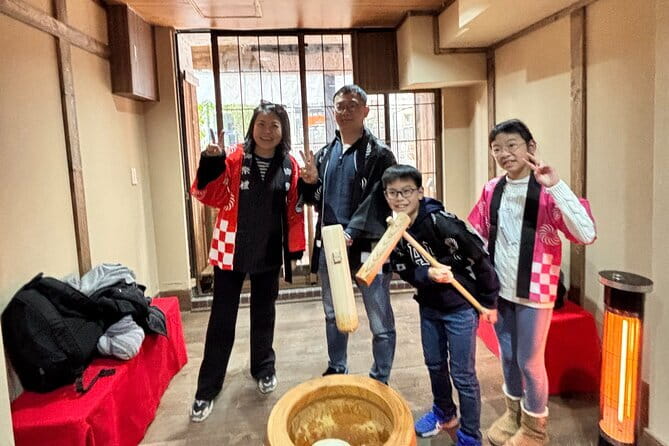【Family Friendly】Traditional Mochi Pounding Experience - Mochi Pounding in Dotonbori: the easy, fun Osaka stop