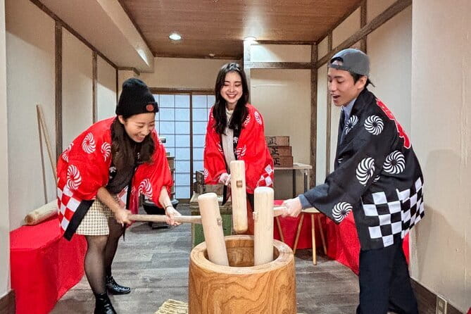 【For adult】Traditional Mochi Pounding Experience with Tasting - Finding Oh Mochi in Dotonbori, Osaka