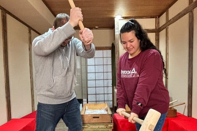 【For adult】Traditional Mochi Pounding Experience with Tasting - Steaming the Rice, Learning the Texture Rules