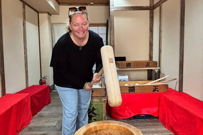 【For adult】Traditional Mochi Pounding Experience with Tasting - Small-Group Dynamics: Faster Turn-Taking, Less Waiting