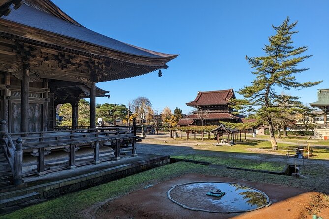From Kanazawa: Shirakawa-go, Gokayama and Wood Carving Village - WasHi in Gokayama Washi: you make the souvenir