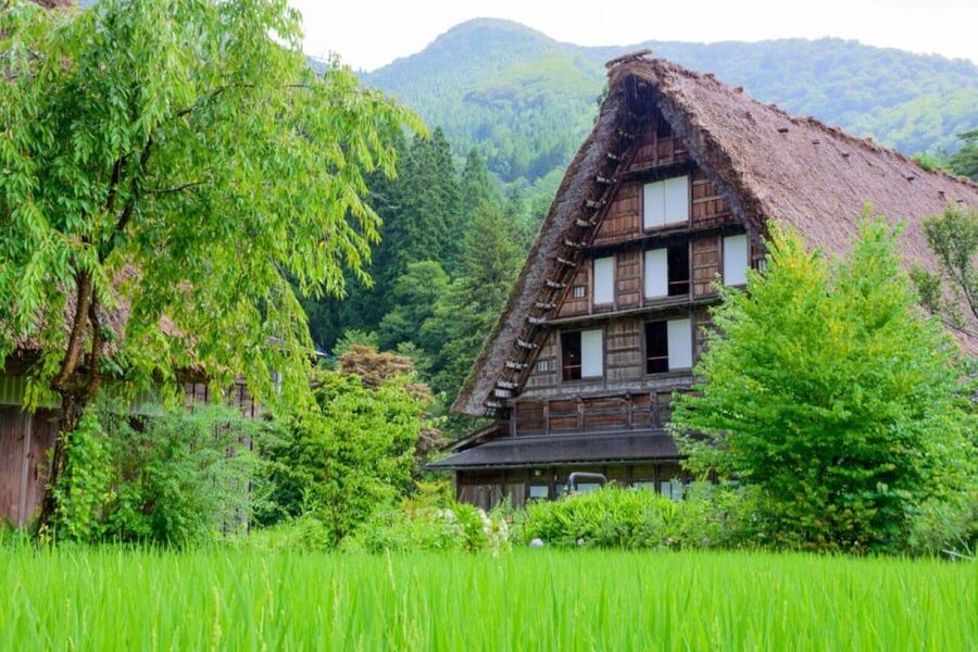 From Takayama: Guided Day Trip to Takayama and Shirakawa-go - Setting Off From JR Takayama Station, and Why 9 AM Matters