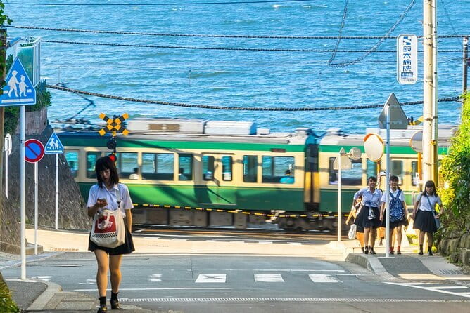 From Tokyo Kamakura, Hachimangu Shrine and Enoshima Full Day Tour - Hase Station and the Enoden Train: The Ride You Shouldn’t Skip