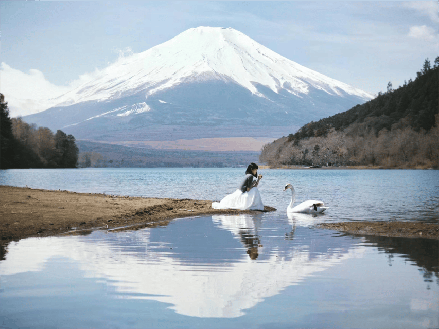 From Tokyo: Mt Fuji, Arakurayama and Kawaguchi Lake Day Trip - LAWSON Lake Kawaguchi: the photo everyone wants, plus real convenience