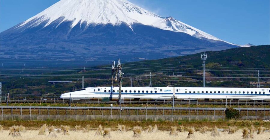 From Tokyo: Mt. Fuji & Hakone Tour w/ Return by Bullet Train - Weather Controls the Mood at Mt. Fuji 5th Station