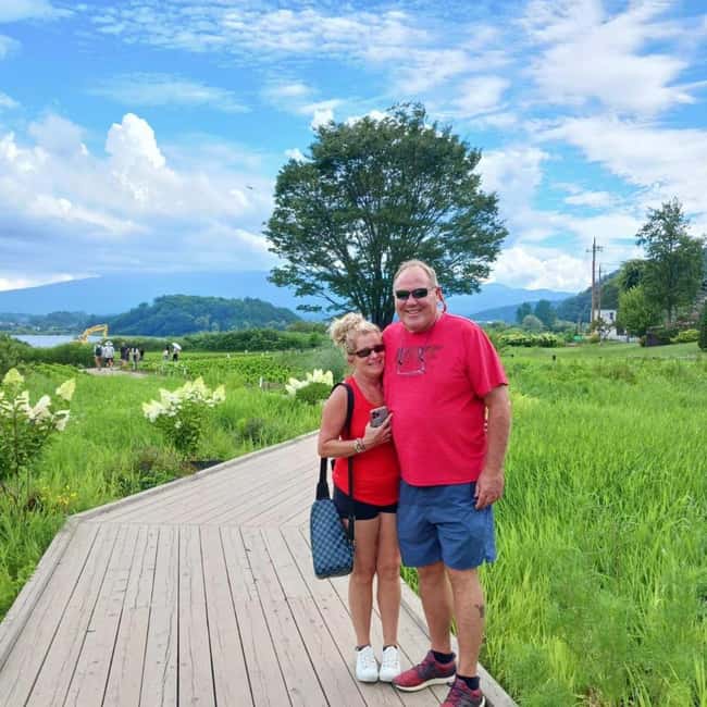 From Tokyo: Mt Fuji Private Day Tour In Luxury Land Cruiser - Price and value: what $329 per group really buys