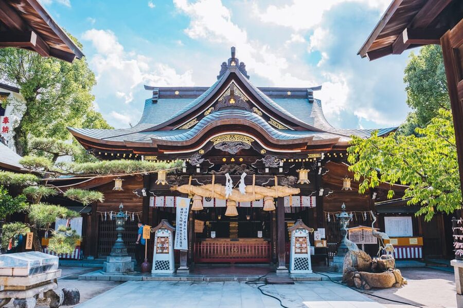 Fukuoka Essentials: History, Culture, & Charms - Tochoji Temple: the big Buddha statue comparison that clarifies the story