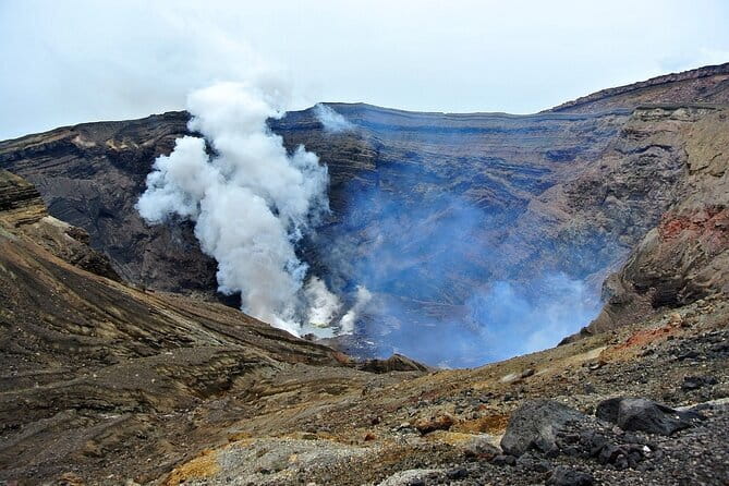 Fukuoka: Mount Aso Volcano, Kumamoto Castle, Grasslands Day Tour - Mt. Aso Nakadake Crater: the active-volcano stop that can change