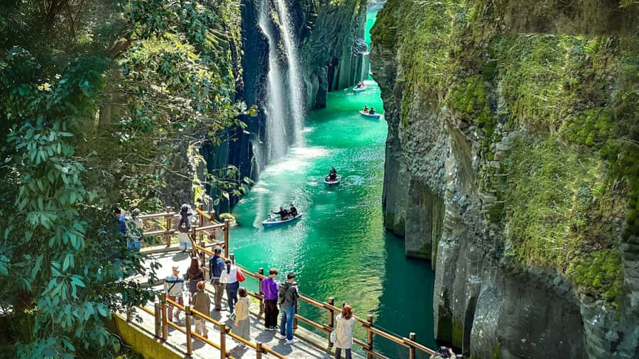 Fukuoka: Takachiho Gorge & Scenic Railway One Day Tour - Three Eras Bridge: a small stop with big meaning