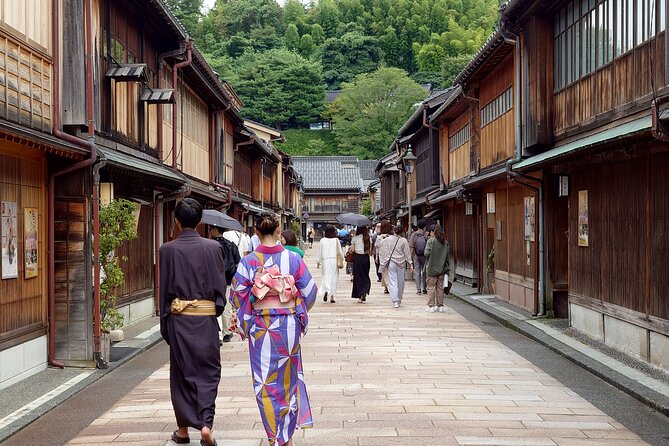 Full-Day Tour from Kanazawa: Samurai, Matcha, Gardens and Geisha - Oyama Shrine’s Brick Gate: A Small Detail With Big Personality