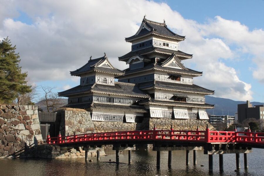 Full-Day Tour: Matsumoto Castle & Kamikochi Alpine Valley - What the guide actually adds (beyond pointing)
