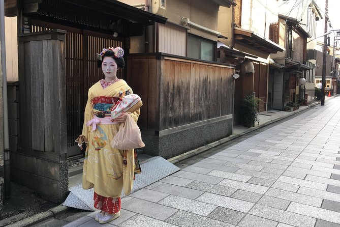 Gion Night Walking Tour - Meeting points, group size, and mobile tickets you will actually appreciate