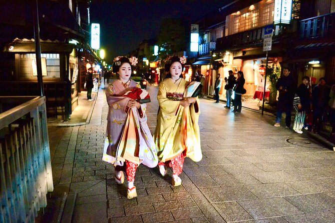 Gion Walking Tour by Night - Meet by Tokiwachō: timing, location, and staying with the group