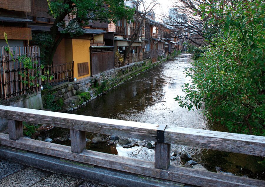 Gion Walking Tour, Geisha Show and Japanese Game in Kyoto - Gion, the Easy Way to Understand It
