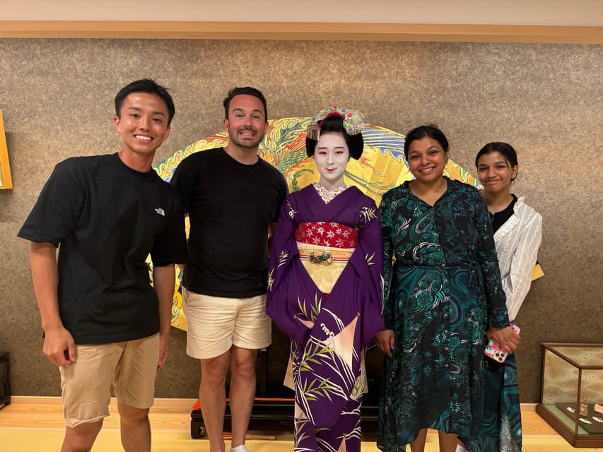 Gion Walking Tour, Geisha Show and Japanese Game in Kyoto - Playing the Traditional Fan Game with the Geisha Apprentice