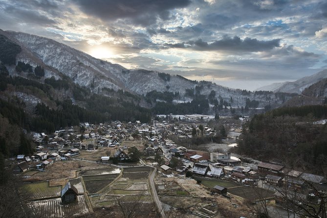 Gokayama and Shirakawago/Photoshoot by professional photographer - Gokayama Gassho no Sato: valleys, thatched houses, and a fast orientation