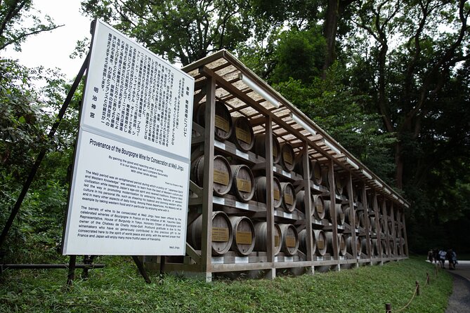 Harajuku Meiji Shrine Walking Tour in Tokyo - Stop 2: Takeshita Street, color, creativity, and the crowd factor