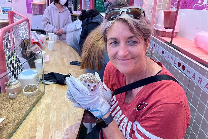 Harajuku Private Tour: Kawaii Fashion & Animal Cafe Included - CAFE REISSUE and 3D latte art, where your personal photo becomes foam art