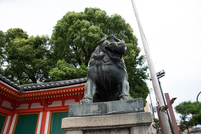 Highlights & Hidden Gems With Locals: Best of Kyoto Private Tour - Meeting point in Higashiyama and how the 3-hour pace feels