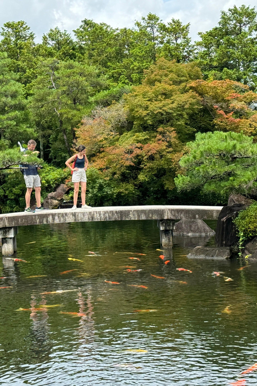 Himeji: Himeji Castle & Kokoen Garden 3.5-Hour Guided Tour - English or Japanese guiding: what you can expect from the human element