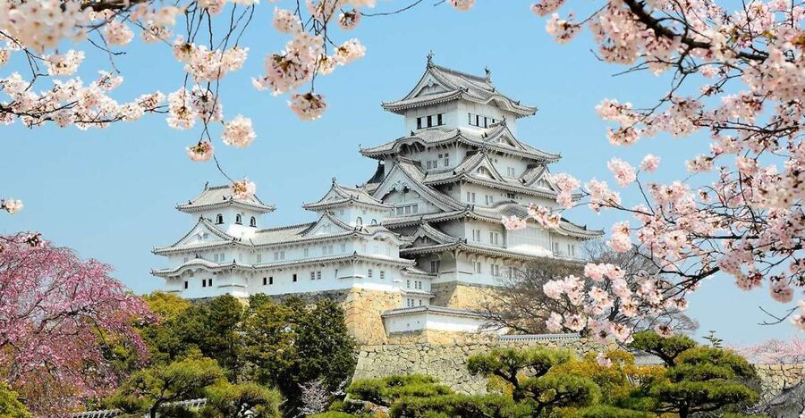Himeji: Private Customized Tour with Licensed Guide - Himeji Castle: white walls, defensive design, and restoration context