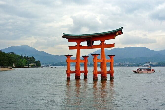 Hiroshima and Miyajima Day Trip with Itsukushima Shrine & Ferry - Miyajima After the Shrine: Streets, Deer, and Cultural Atmosphere