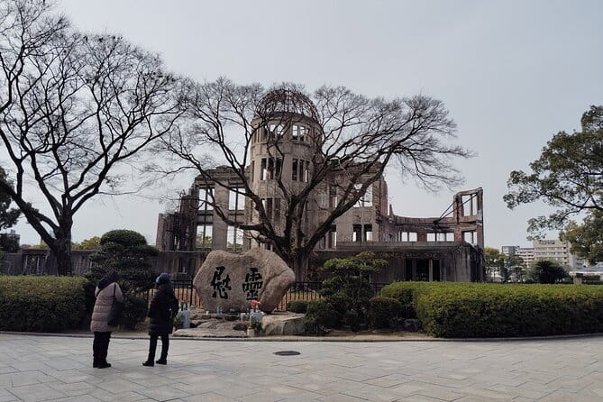 Hiroshima and Miyajima Private Guided Tour - Hondori, Hiroshima Castle, and Shukkeien Garden in One Rhythm
