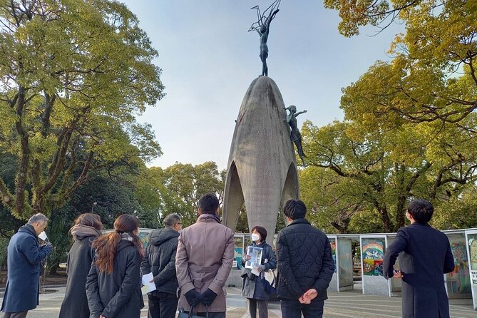 Hiroshima/Guided Virtual Tour of Peace Park/PEACE PARK TOUR VR - Stop 5, the River of Hope wall and leaving with respect