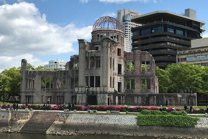 Hiroshima in a Nutshell: Morning Bike Adventure - Stop 3: Hiroshima Castle, Gardens and Best Photo Angles