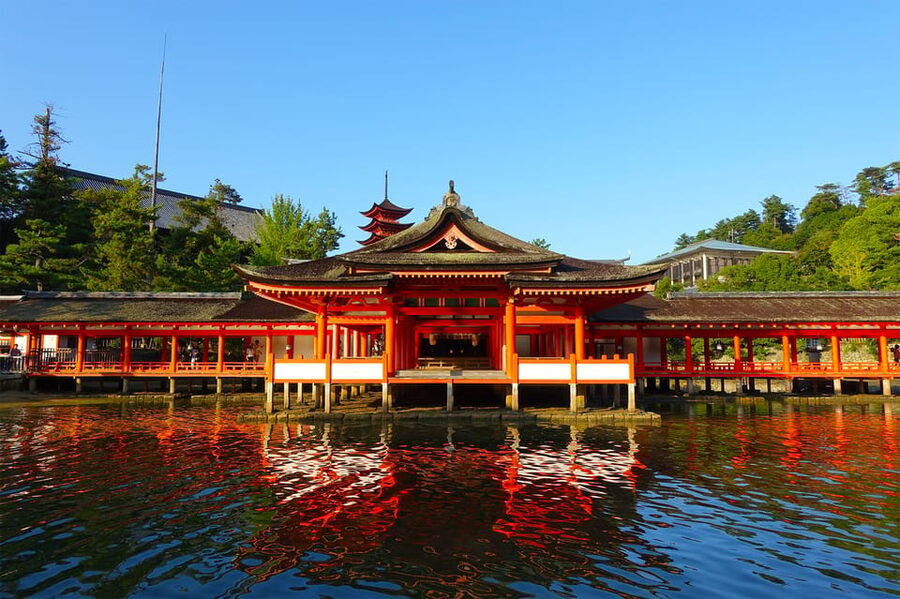 Hiroshima & Miyajima: Full-Day Private Tour & Licensed Guide - Heading to Miyajima by Ferry: A Noticeable Mood Shift
