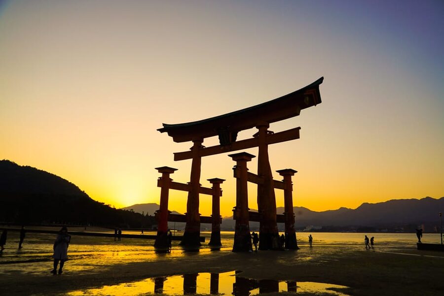 Hiroshima: Miyajima Half-day Historical Walking Tour - Momijidani, Senjokaku, and the longer stop to reset