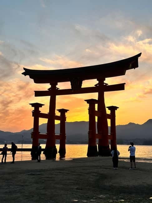Hiroshima & Miyajima Island Private Tour: History & Culture - Hiroshima Peace Memorial Museum and Park: why guided time matters