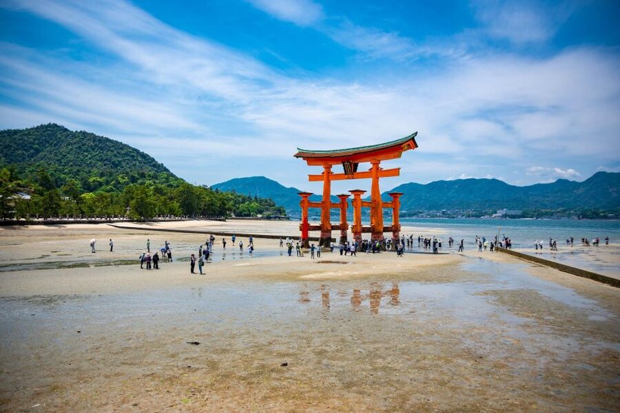 Hiroshima: Miyajima Peace Memorial Icons of Peace and Beauty - Itsukushima Shrine at the water’s edge, plus Tenshinkaku’s calmer room